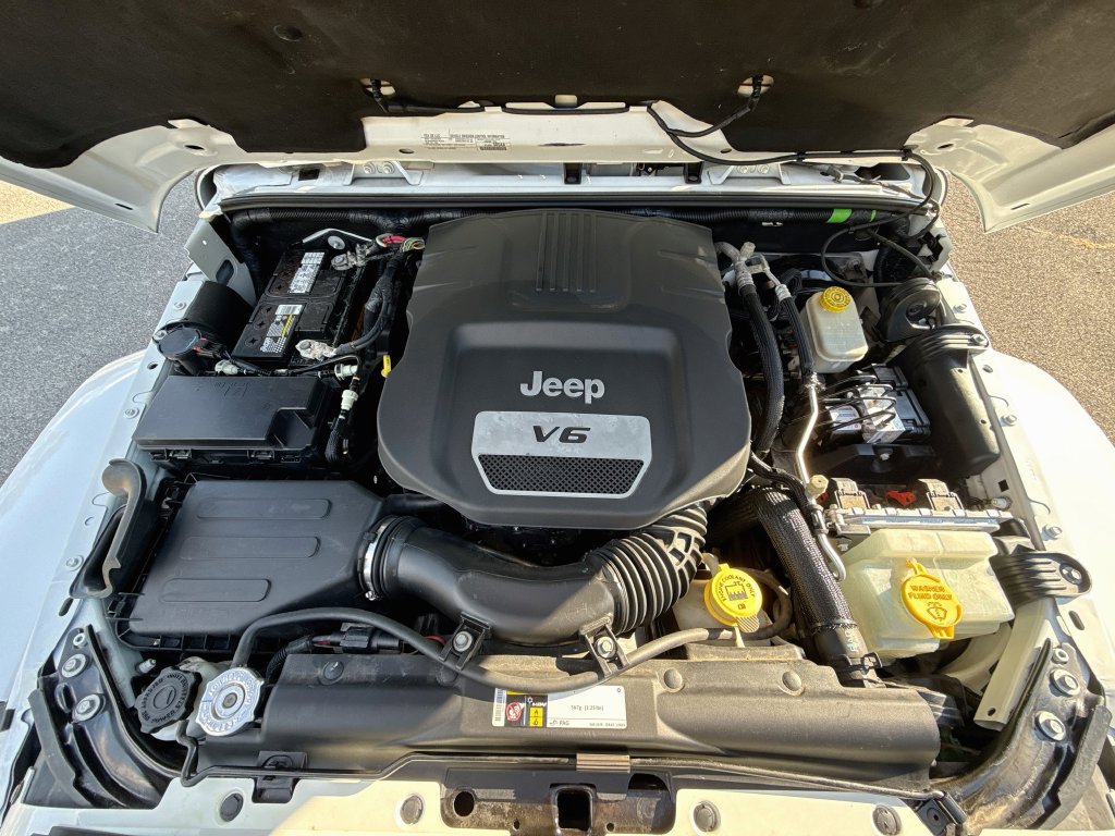 Used 2016 Jeep Wrangler Unlimited Sahara w/ Trailer Tow Group AWD/4WD image 30