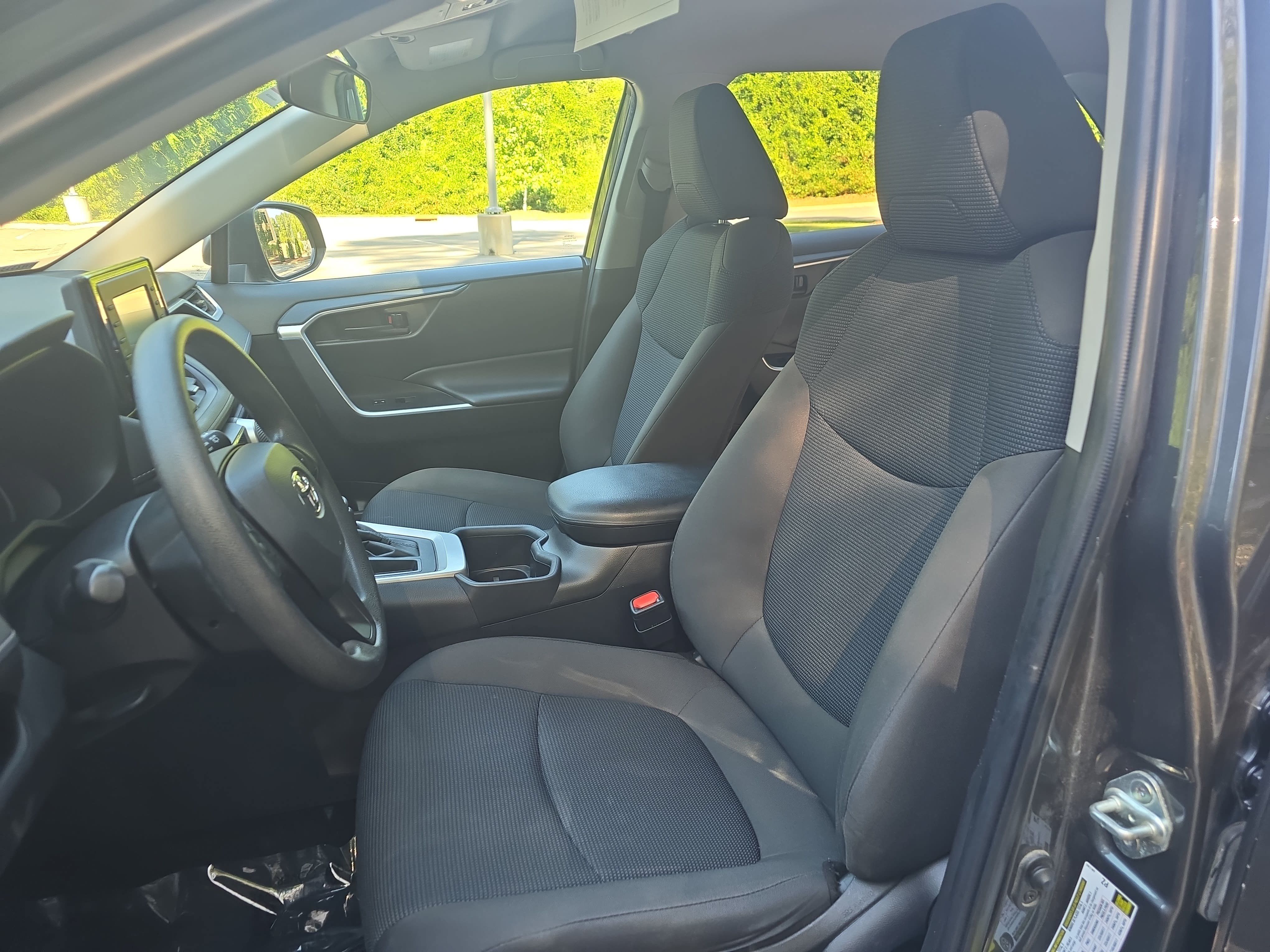 Used 2022 Toyota RAV4 LE FWD image 16