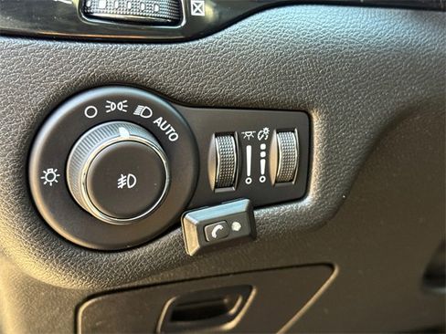 Used 2021 Jeep Cherokee Latitude Plus image 21