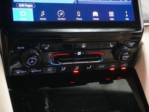 Used 2025 Jeep Grand Cherokee L Limited image 23