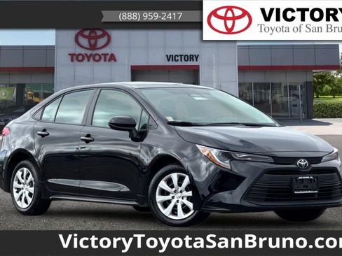 Certified 2025 Toyota Corolla LE image 1