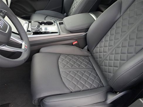 New 2026 Audi SQ7 Prestige image 17