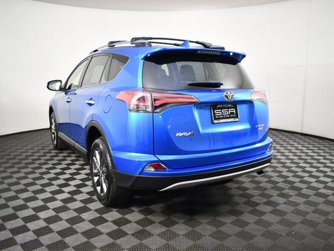 Used 2018 Toyota RAV4 Limited image 9