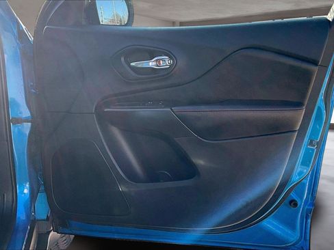 Used 2019 Jeep Cherokee Trailhawk image 25