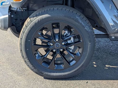 Used 2024 Jeep Wrangler Unlimited Sahara image 13