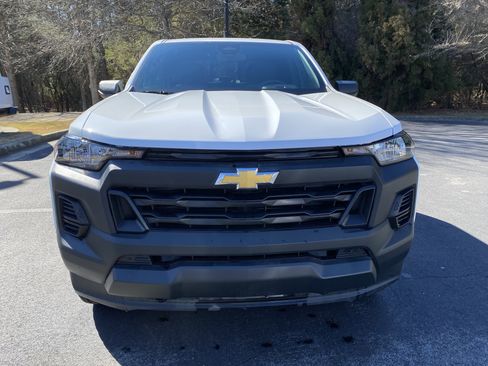 Used 2025 Chevrolet Colorado W/T w/ WT Convenience Package II image 3