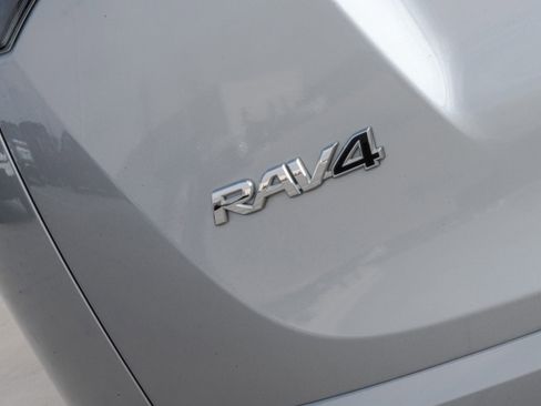 Used 2016 Toyota RAV4 LE image 8