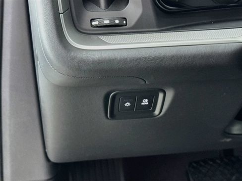 Certified 2025 Porsche Cayenne AWD/4WD image 11