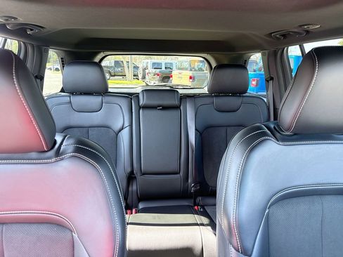 Used 2025 Jeep Grand Cherokee Altitude image 28