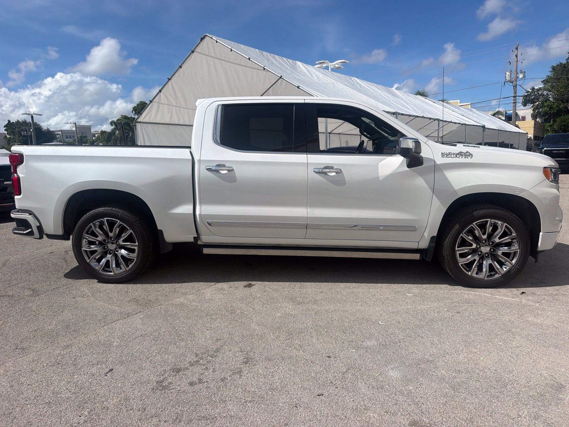 Used 2023 Chevrolet Silverado 1500 High Country w/ Technology Package AWD/4WD image 7