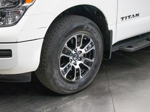 Used 2021 Nissan Titan SV w/ Accessory Utility Package AWD/4WD image 8