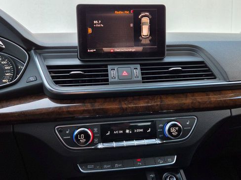 Used 2020 Audi Q5 2.0T Premium AWD/4WD image 32