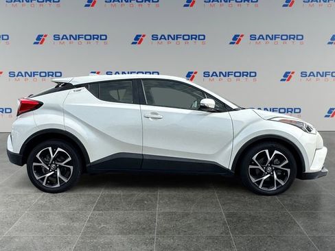 Used 2019 Toyota C-HR XLE image 6