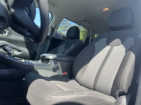 Used 2021 Kia Sorento LX image 3