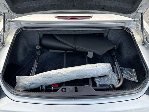 Used 2004 Ford Thunderbird image 21