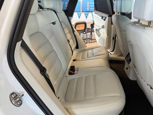 Used 2016 Porsche Macan Turbo AWD/4WD image 22