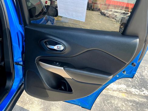 Used 2018 Jeep Cherokee Latitude w/ Altitude Package image 14