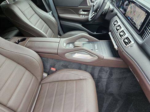 Used 2022 Mercedes-Benz GLS 450 4MATIC image 11