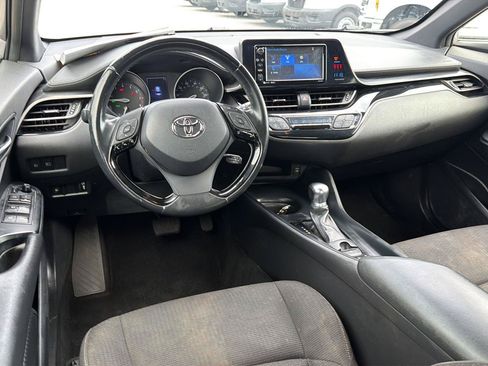 Used 2018 Toyota C-HR XLE FWD image 18