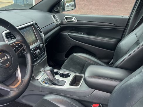 Used 2017 Jeep Grand Cherokee Altitude image 10