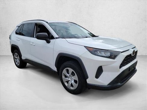 Used 2021 Toyota RAV4 LE FWD image 3