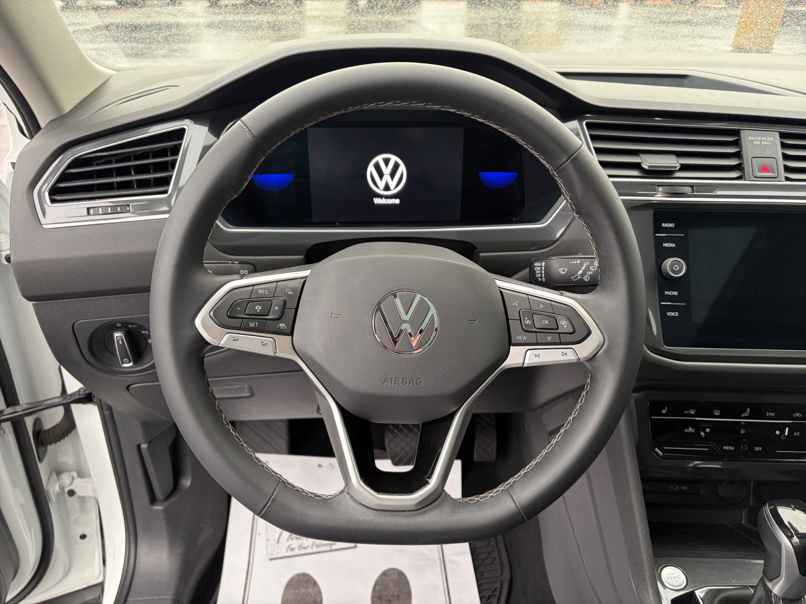 Used 2022 Volkswagen Tiguan SE AWD/4WD image 9