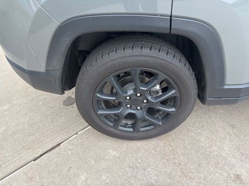 Used 2023 Jeep Compass Altitude w/ Convenience Group AWD/4WD image 12