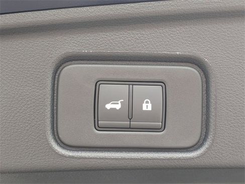 New 2025 Nissan Pathfinder SV w/ SV Premium Package image 34