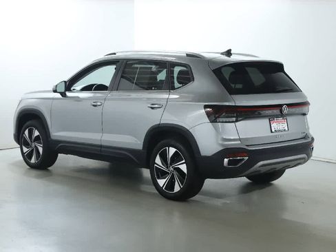 Used 2025 Volkswagen Taos SE w/ Panoramic Sunroof Package AWD/4WD image 43