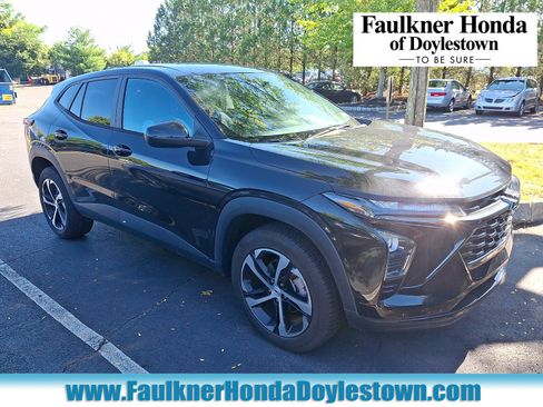 Used 2024 Chevrolet Trax RS FWD image 1
