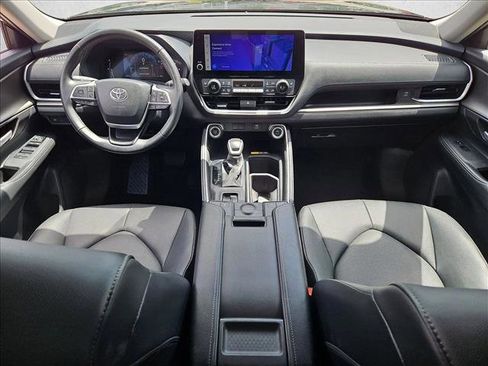 Used 2025 Toyota Grand Highlander FWD image 18