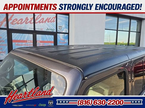 Used 2018 Jeep Wrangler Unlimited Sahara AWD/4WD image 19