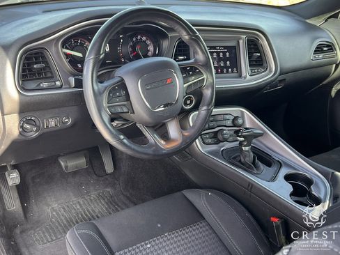 Used 2019 Dodge Challenger SXT w/ Blacktop Package image 9