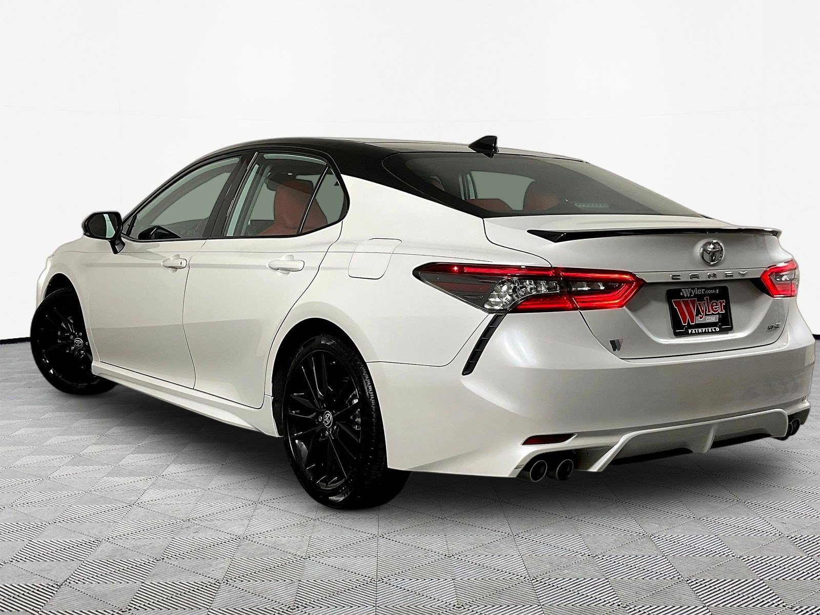 Used 2023 Toyota Camry XSE FWD image 4
