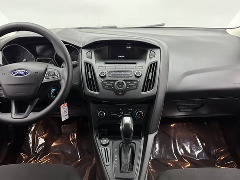 Used 2016 Ford Focus SE w/ SE Power Seat Package image 24