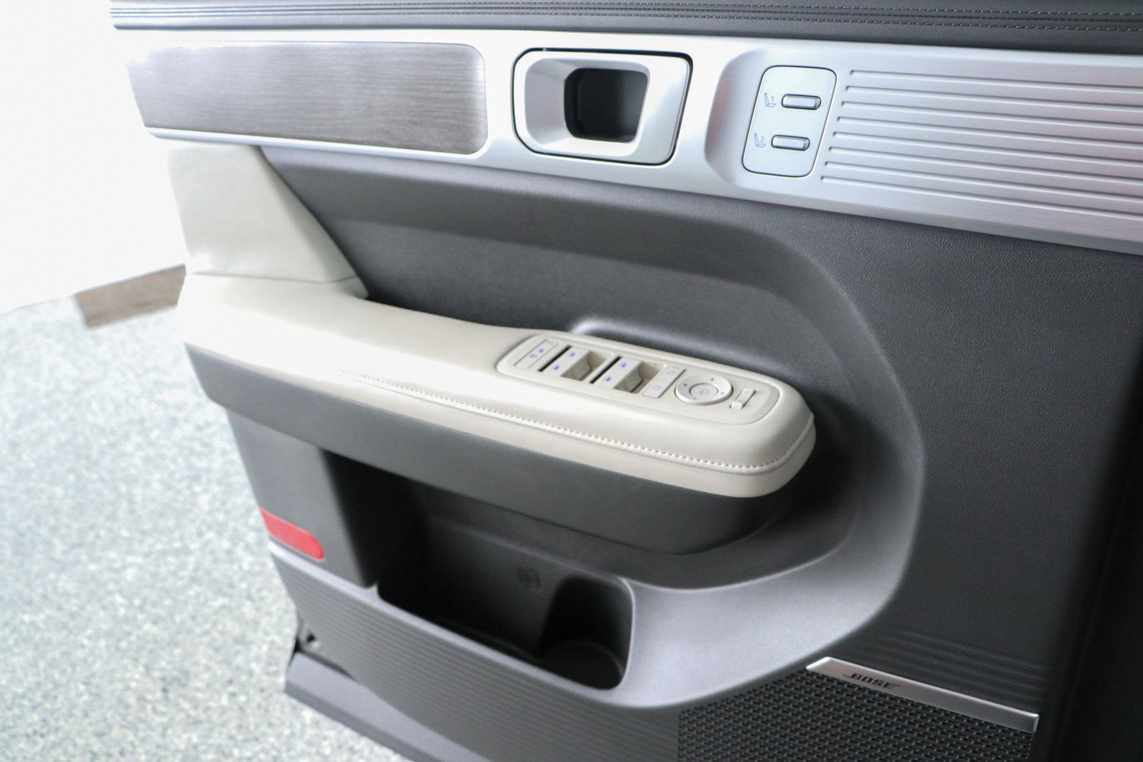 Used 2025 Hyundai Santa Fe Limited FWD image 23