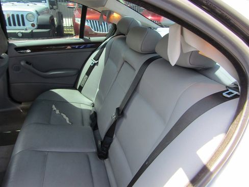 Used 2005 BMW 325i Sedan image 7