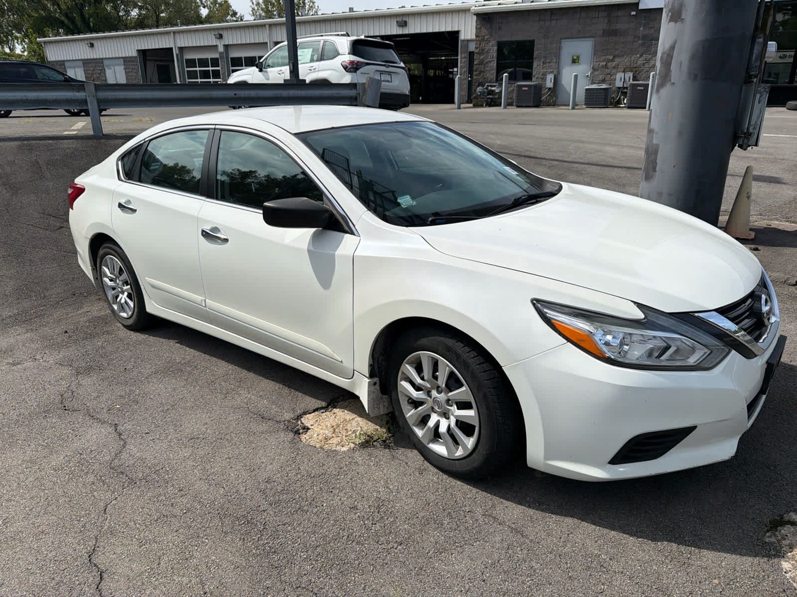 Used 2016 Nissan Altima 2.5 S w/ Power Driver Seat Package FWD image 11
