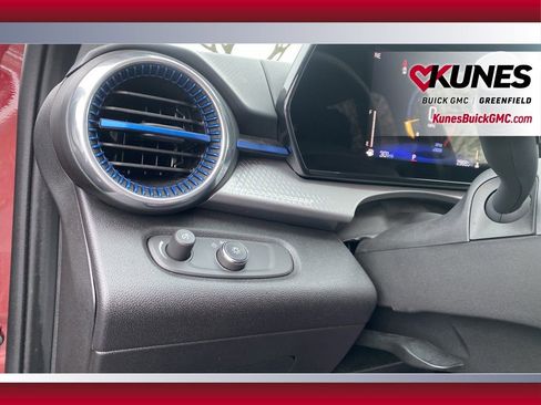 Used 2025 Chevrolet Trax LT image 26