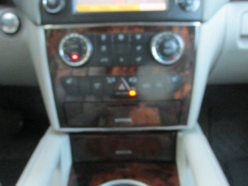 Used 2011 Mercedes-Benz GL 450 4MATIC image 13