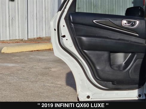Used 2019 INFINITI QX60 Luxe w/ Essential Package image 19