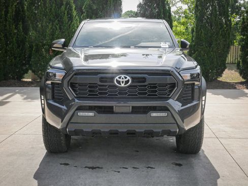 Used 2025 Toyota Tacoma TRD Off-Road AWD/4WD image 3