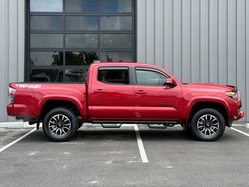 Used 2021 Toyota Tacoma TRD Sport w/ Technology Package AWD/4WD image 2