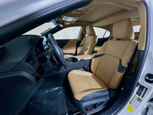 Used 2024 Lexus ES 350 w/ Premium Package image 12
