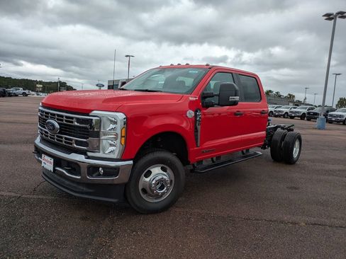 New 2026 Ford F350 XL w/ XL Chrome Package image 4