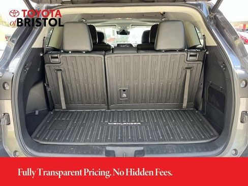 Used 2021 Toyota Highlander XLE AWD/4WD image 21