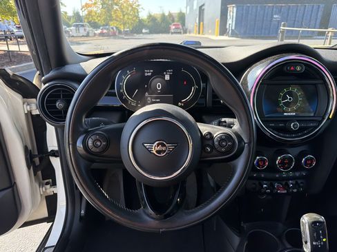 Used 2021 MINI Cooper 4-Door Hardtop w/ 6.5" Touchscreen Package FWD image 18