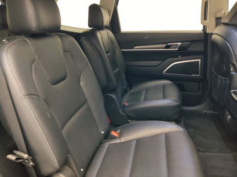 Used 2022 Kia Telluride S FWD image 19