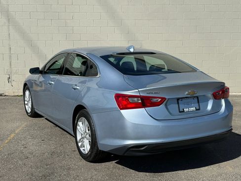 Used 2017 Chevrolet Malibu LT w/ Leather Package FWD image 7