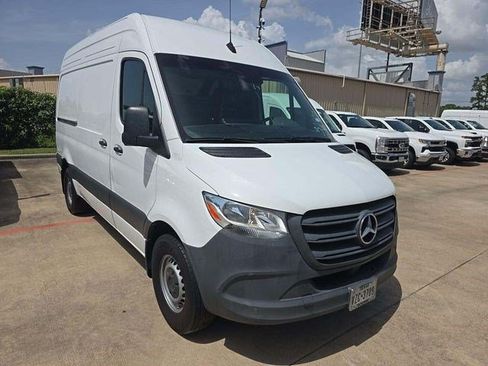 Used 2024 Mercedes-Benz Sprinter 2500 image 2